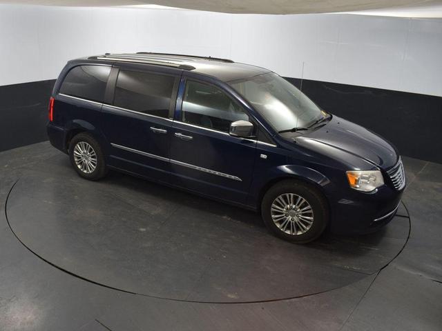 Photo of 2014 True Blue Pearlcoat Chrysler Town & Country