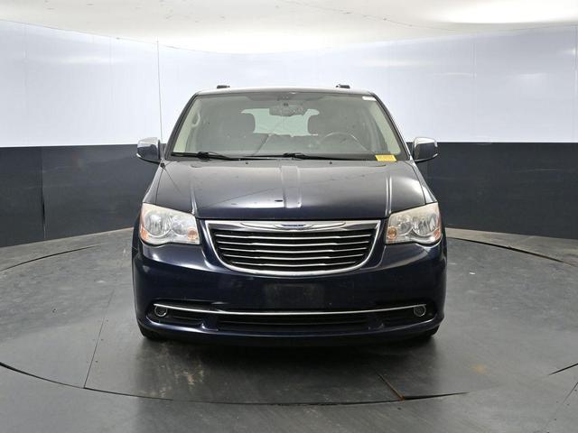 Photo of 2014 True Blue Pearlcoat Chrysler Town & Country