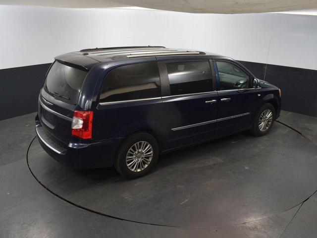 Photo of 2014 True Blue Pearlcoat Chrysler Town & Country