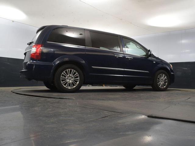 Photo of 2014 True Blue Pearlcoat Chrysler Town & Country