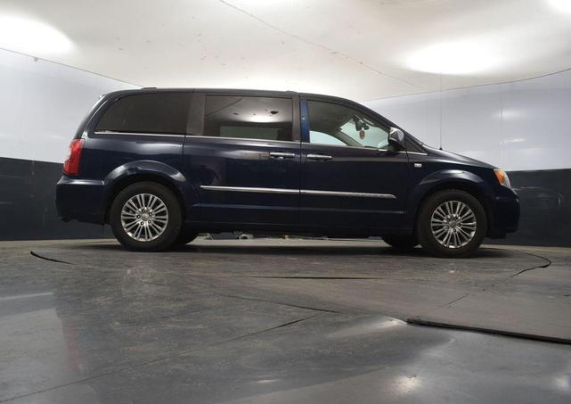 Photo of 2014 True Blue Pearlcoat Chrysler Town & Country