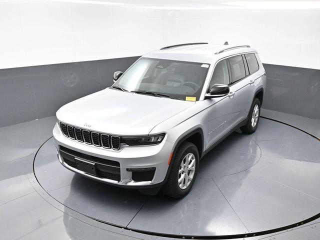 Photo of 2023 Silver Zynith Jeep Grand Cherokee L