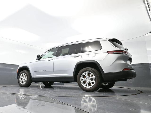 Photo of 2023 Silver Zynith Jeep Grand Cherokee L