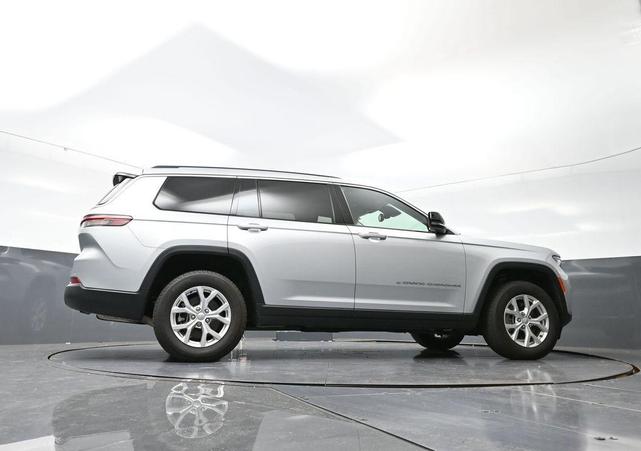 Photo of 2023 Silver Zynith Jeep Grand Cherokee L