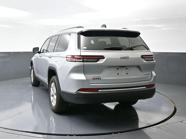 Photo of 2023 Silver Zynith Jeep Grand Cherokee L