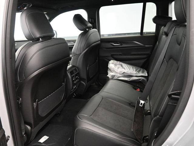 Photo of 2025 Silver Zynith Jeep Grand Cherokee