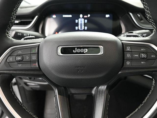 Photo of 2025 Silver Zynith Jeep Grand Cherokee