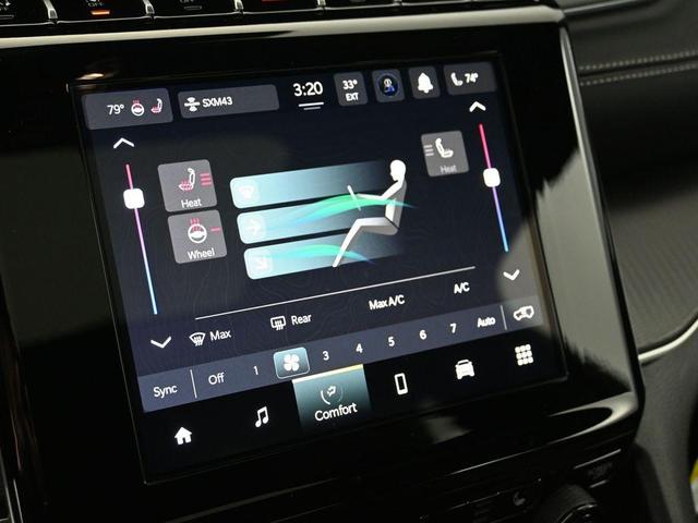 Photo of 2025 Silver Zynith Jeep Grand Cherokee