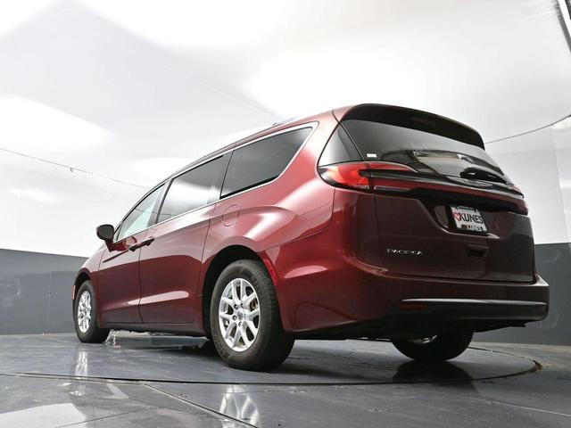 Photo of 2021 Velvet Red Pearlcoat Chrysler Pacifica