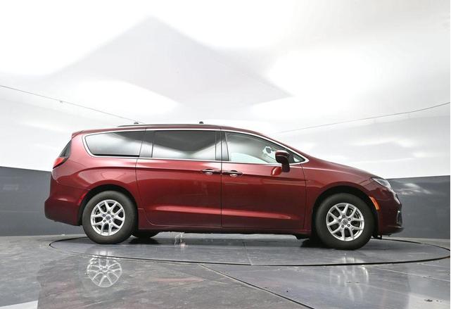 Photo of 2021 Velvet Red Pearlcoat Chrysler Pacifica