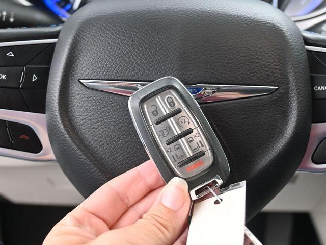 Photo of 2021 Velvet Red Pearlcoat Chrysler Pacifica