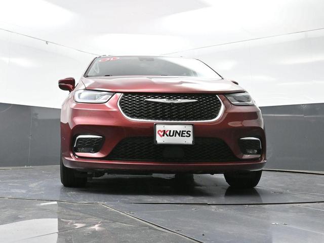 Photo of 2021 Velvet Red Pearlcoat Chrysler Pacifica