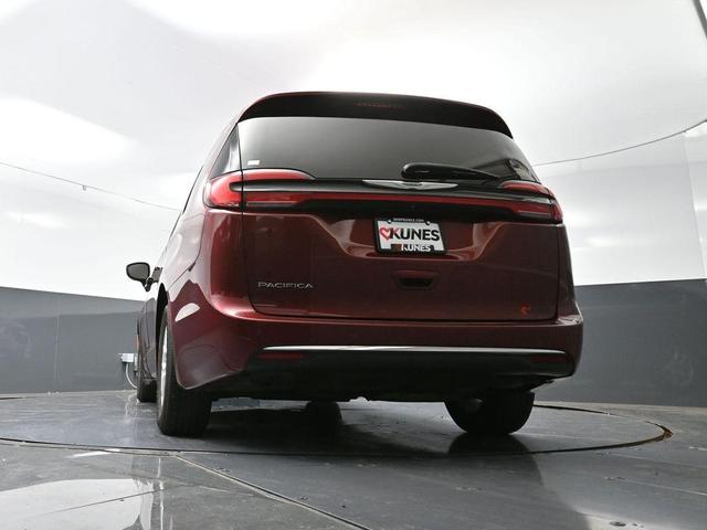 Photo of 2021 Velvet Red Pearlcoat Chrysler Pacifica