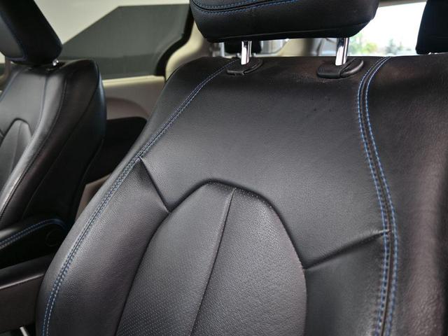 Photo of 2021 Velvet Red Pearlcoat Chrysler Pacifica