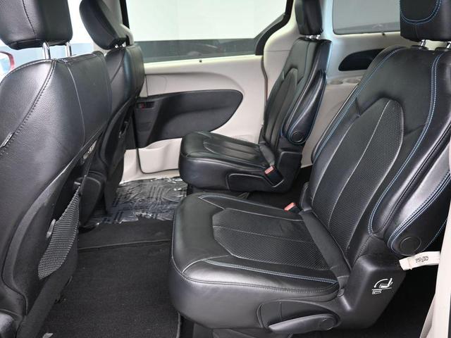 Photo of 2021 Velvet Red Pearlcoat Chrysler Pacifica