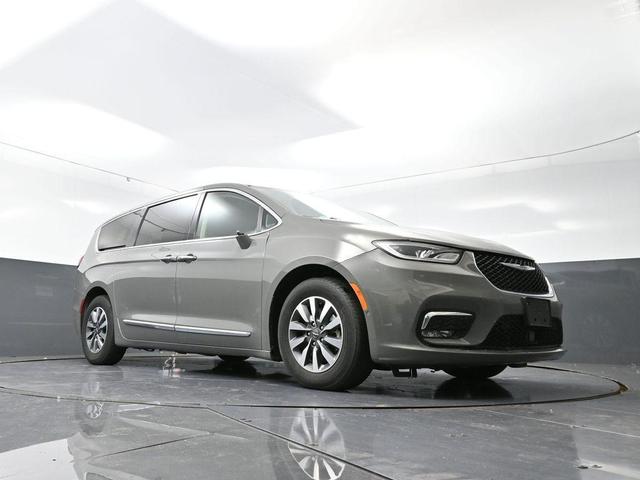 Photo of 2022 Ceramic Gray Clearcoat Chrysler Pacifica Hybrid