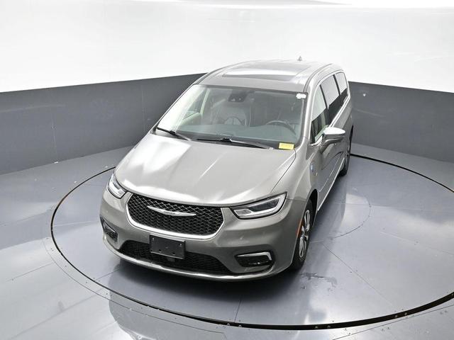 Photo of 2022 Ceramic Gray Clearcoat Chrysler Pacifica Hybrid