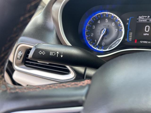 Photo of 2017 Brilliant Black Crystal Pearlcoat Chrysler Pacifica