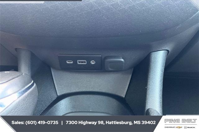 Photo of 2020 Summit White Chevrolet Malibu