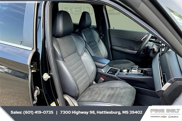 Photo of 2023 Cosmic Blue Metallic Mitsubishi Outlander