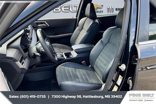 Photo of 2023 Cosmic Blue Metallic Mitsubishi Outlander