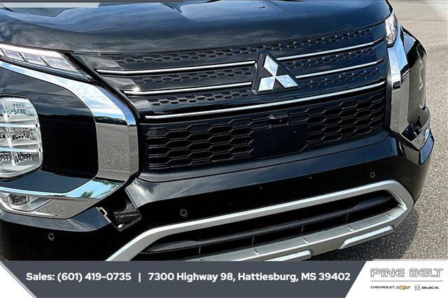 Photo of 2023 Cosmic Blue Metallic Mitsubishi Outlander