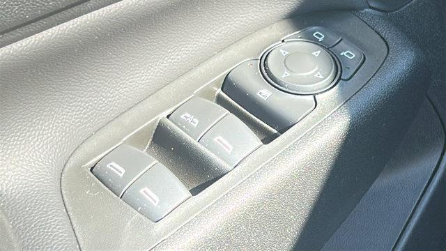 Photo of 2022 Silver Ice Metallic Chevrolet Equinox