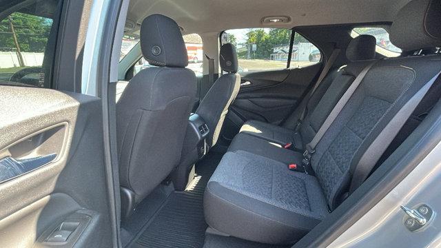 Photo of 2022 Silver Ice Metallic Chevrolet Equinox