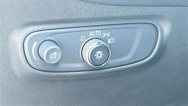 Photo of 2022 Silver Ice Metallic Chevrolet Equinox