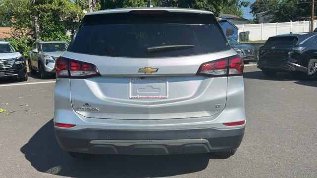 Photo of 2022 Silver Ice Metallic Chevrolet Equinox