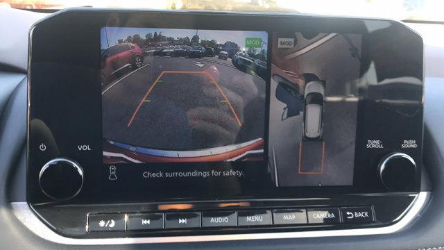 Photo of 2023 2 Tone Orange / Black Nissan Rogue