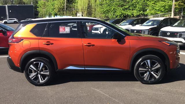 Photo of 2023 2 Tone Orange / Black Nissan Rogue