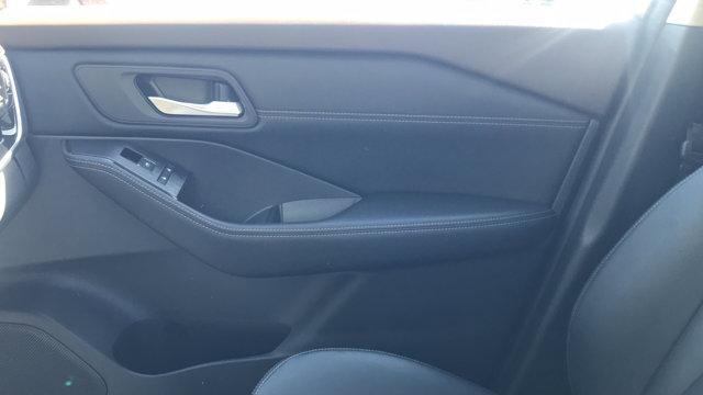 Photo of 2023 2 Tone Orange / Black Nissan Rogue