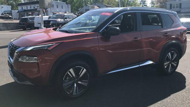 Photo of 2023 2 Tone Orange / Black Nissan Rogue