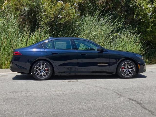 Photo of 2026 Carbon Black Metallic BMW i5