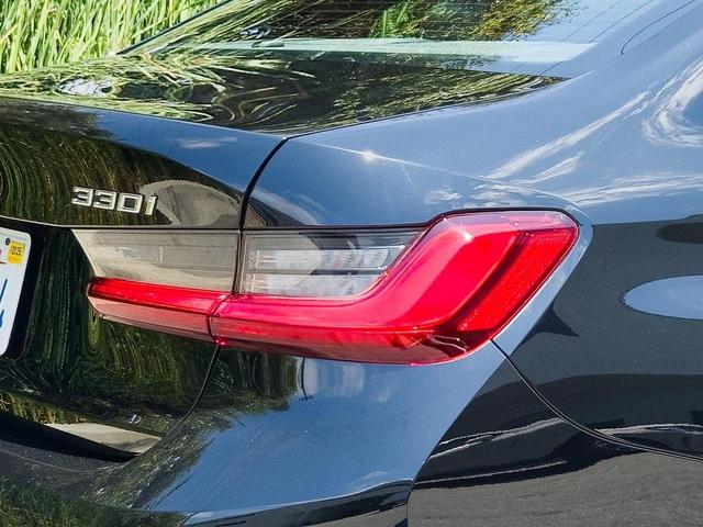 Photo of 2022 Jet Black BMW 330