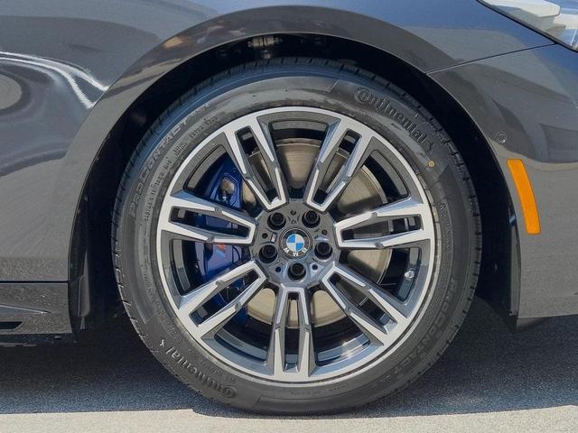 Photo of 2026 Dark Graphite Metallic BMW 550e