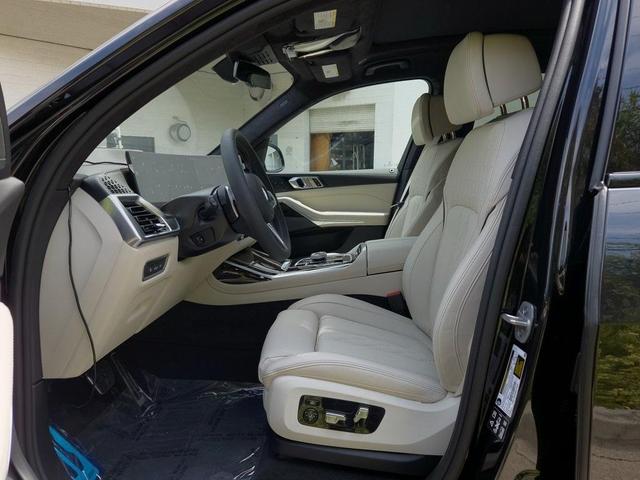 Photo of 2026 Black Sapphire Metallic BMW X7
