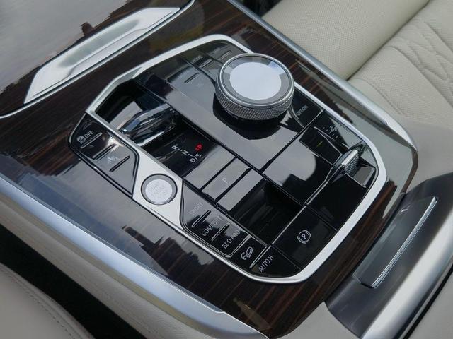 Photo of 2026 Black Sapphire Metallic BMW X7