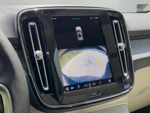 Photo of 2023 Blue Volvo XC40