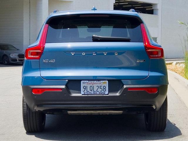 Photo of 2023 Blue Volvo XC40