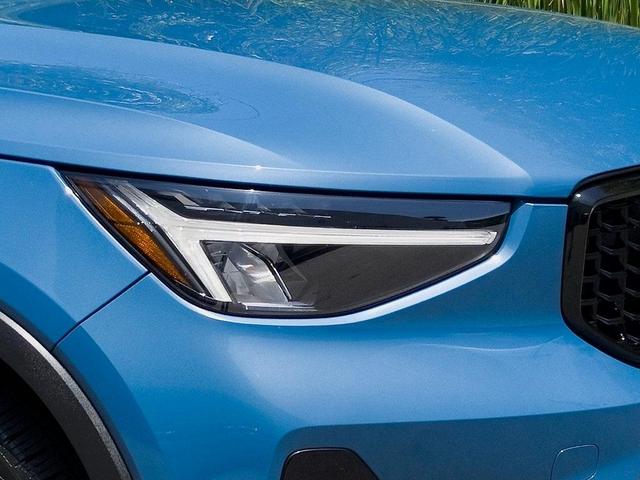 Photo of 2023 Blue Volvo XC40