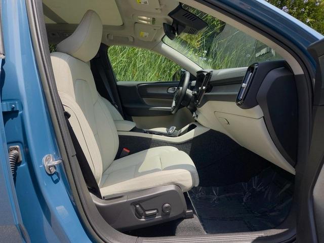 Photo of 2023 Blue Volvo XC40