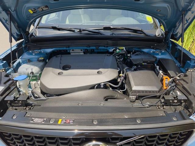 Photo of 2023 Blue Volvo XC40