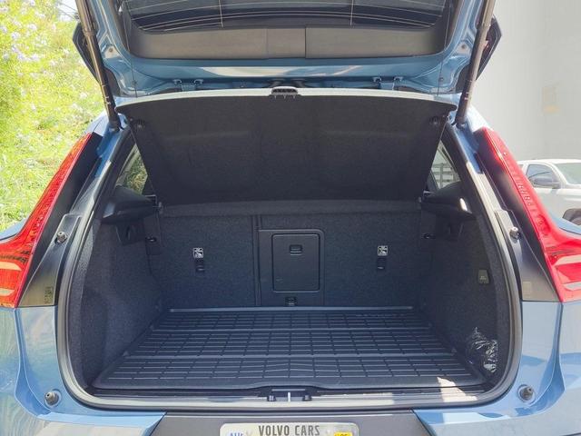 Photo of 2023 Blue Volvo XC40