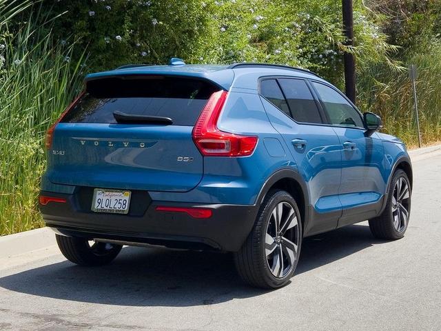 Photo of 2023 Blue Volvo XC40