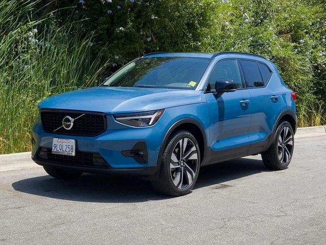 Photo of 2023 Blue Volvo XC40