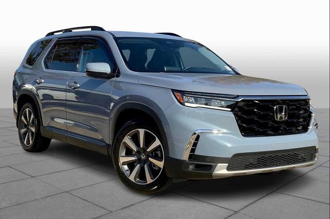 Photo of 2025 Sonic Gray Pearl Honda Pilot