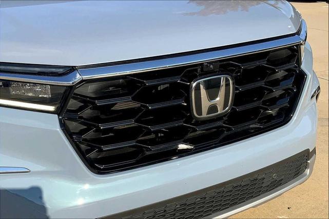 Photo of 2025 Sonic Gray Pearl Honda Pilot