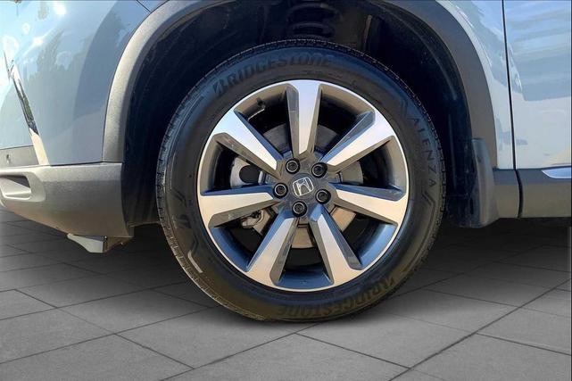 Photo of 2025 Sonic Gray Pearl Honda Pilot